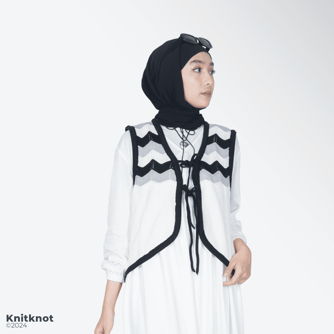 Waves Knitted Vest - Monochrome